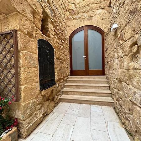 Charming 200 Year Old Cottage With Yard Żabbar Екстериор снимка