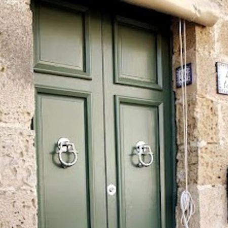 Charming 200 Year Old Cottage With Yard Żabbar Екстериор снимка