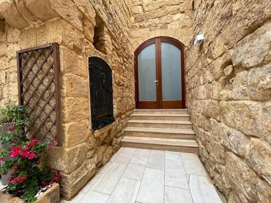 Charming 200 Year Old Cottage With Yard Żabbar Екстериор снимка